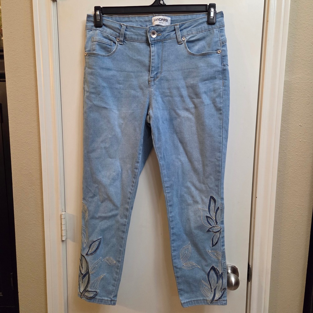 Sandpiper Petite Light Wash Embroidered Floral Cropped Jeans Size 8P Blue Denim